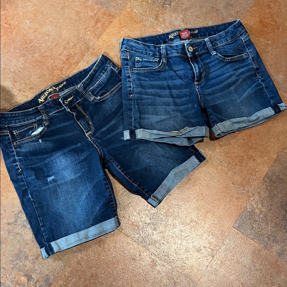 Arizona Jean Company Women's Dark Blue Jean Shorts 2 pair!!